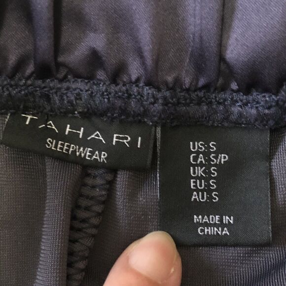 Tahari Women’s Sleepwear Pajama Set ￼Velour Plum Shimmer Size Small - Picture 12 of 16